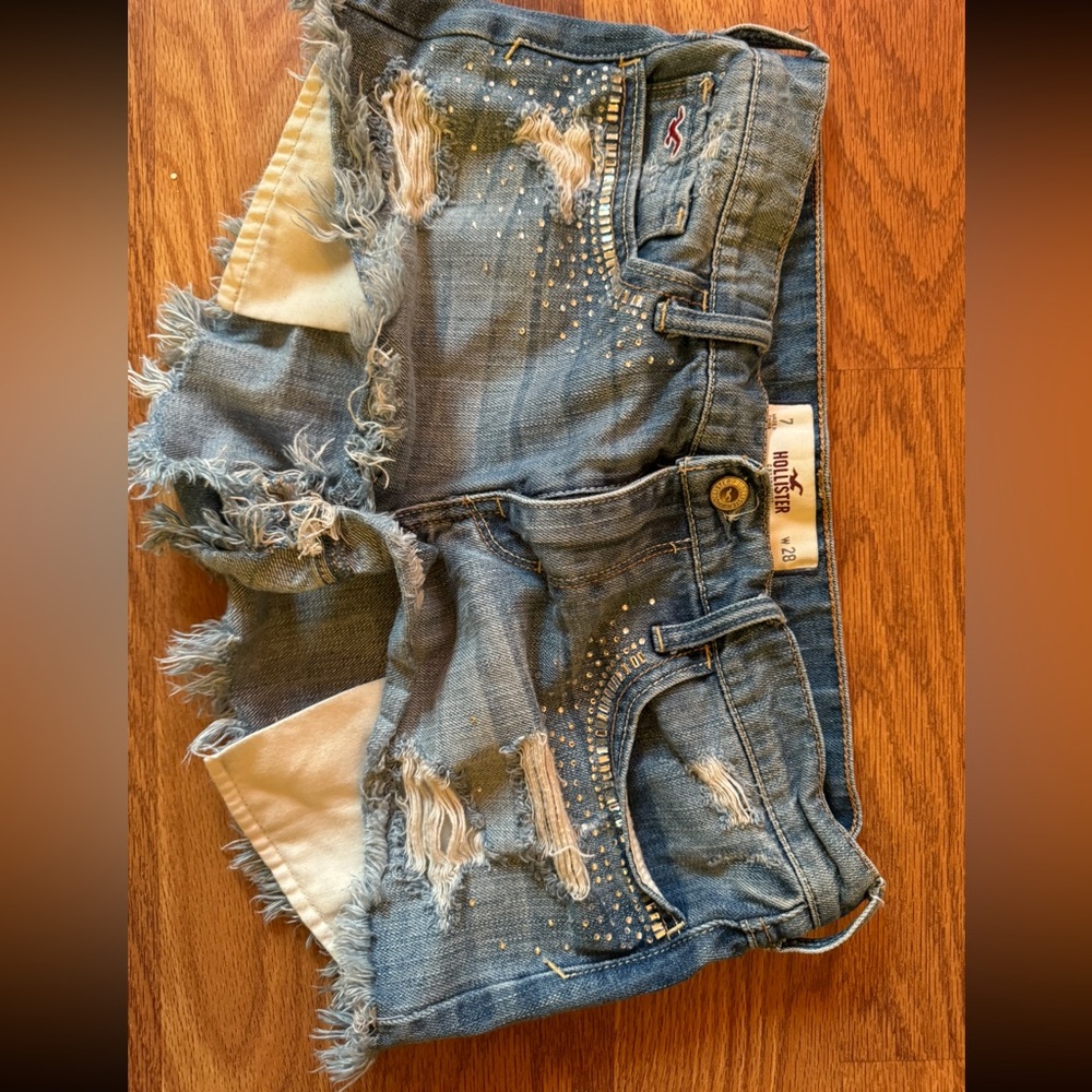 Hollister shorts size 7!